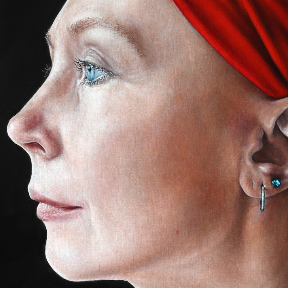Arina Gordienko hyperrealist oil painting Snail on the Slope (Silence, Opus 7), a serene profile portrait of a woman in a vibrant red headscarf, with a small snail delicately placed on her bare shoulder. Set against a black background, the work symbolises time, silence, and the slow persistence of life, inspired by Kobayashi Issa’s haiku and the Strugatsky Brothers’ novel.