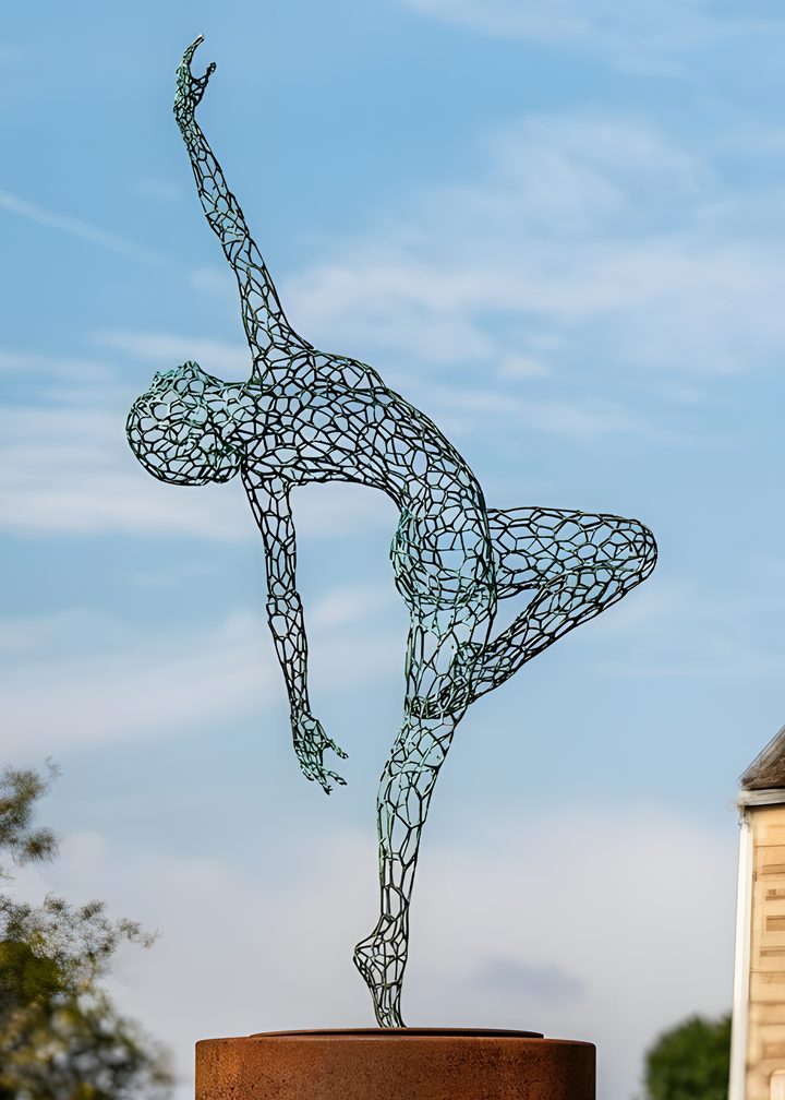 ‘Parallel Passé’ by Simon Gudgeon, a limited-edition figurative bronze sculpture inspired by Prima Ballerina Ksenia Ovsyanick. The life-size female dancer is captured en pointe in an elegant, dynamic ballet pose, formed through an intricate open Voronoi lattice that allows light and the surrounding environment to pass through and transform the sculpture.