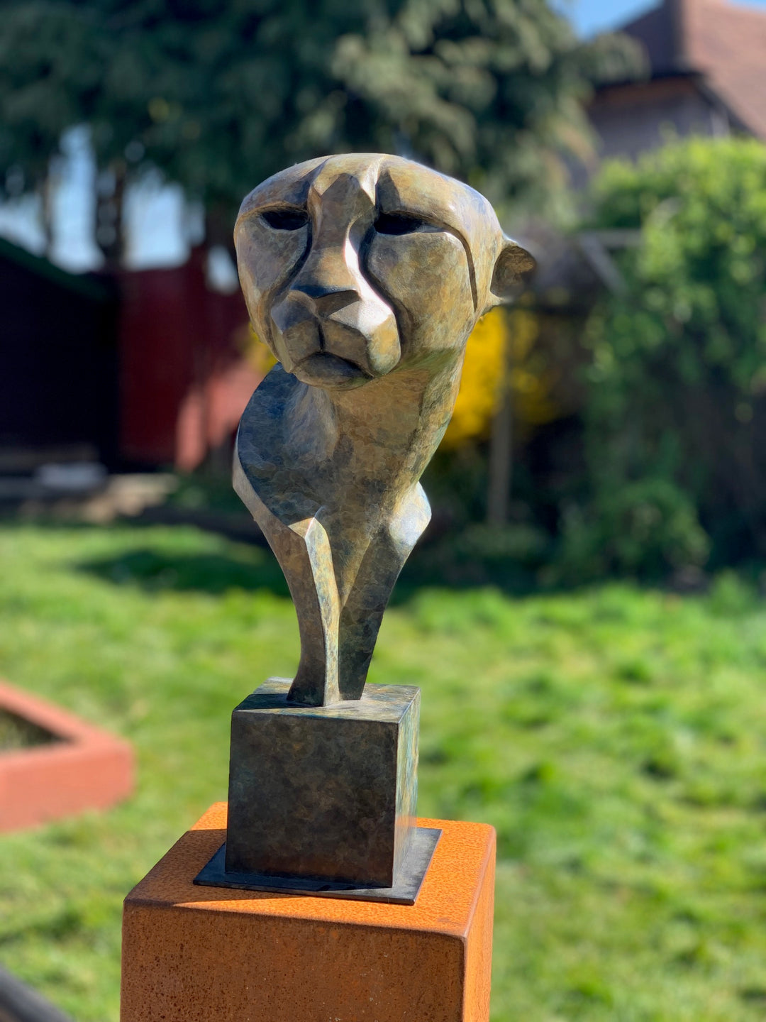 Marie Ackers Spirit of Savannah bronze sculpture, limited edition of 8. Stylised cheetah head and shoulders with flowing geometric lines, patinated in earthy green and bronze tones, evoking the spirit and elegance of Africa’s great cats.