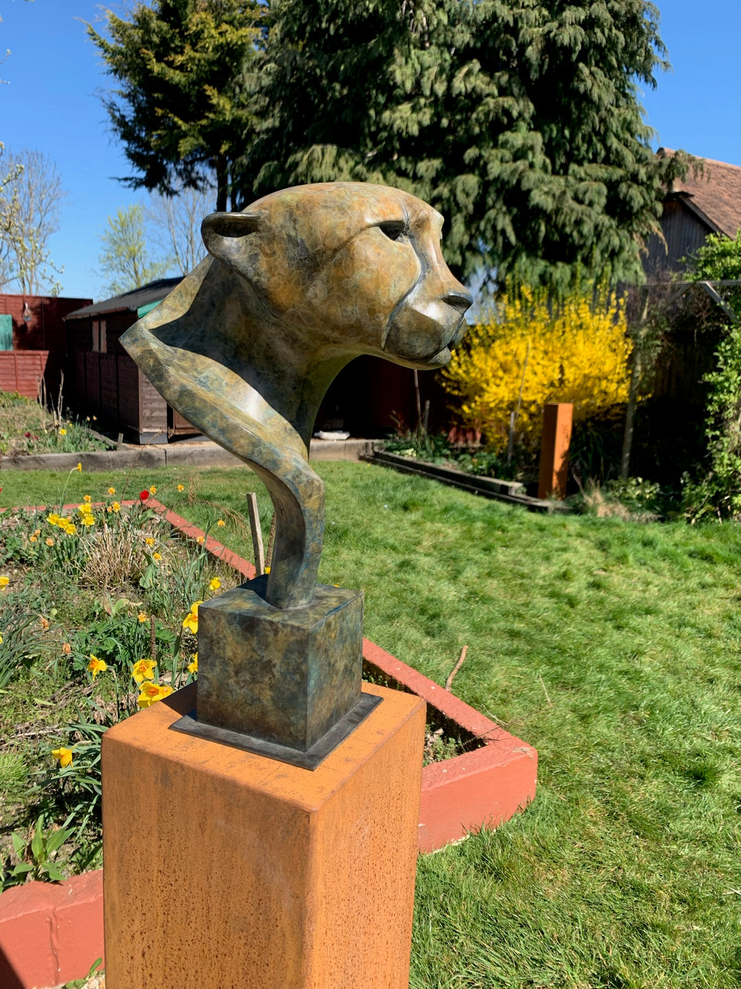 Marie Ackers Spirit of Savannah bronze sculpture, limited edition of 8. Stylised cheetah head and shoulders with flowing geometric lines, patinated in earthy green and bronze tones, evoking the spirit and elegance of Africa’s great cats.