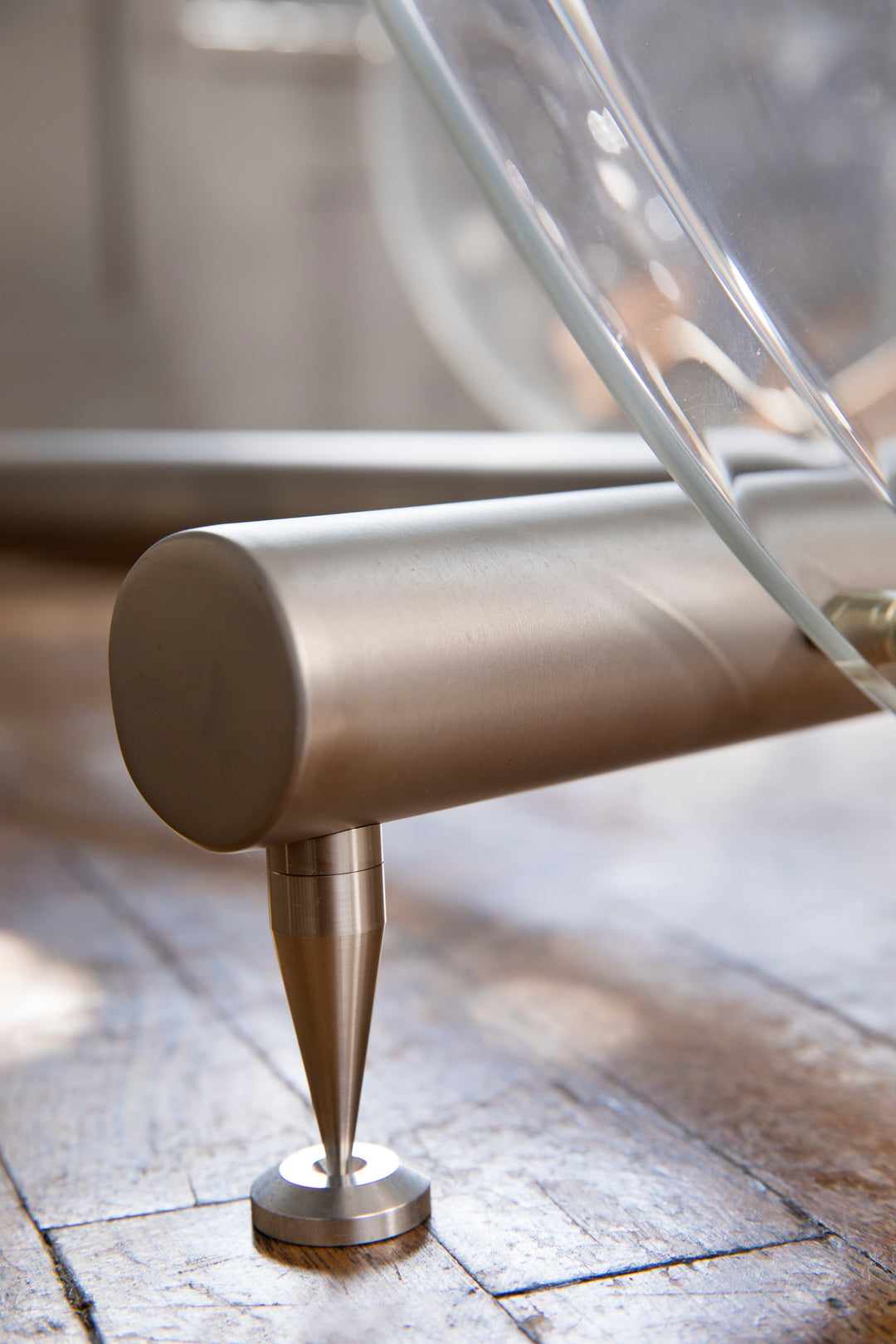 Jetstream Loudspeaker System by Ferguson Hill Studios — a hand-built British hi-fi masterpiece combining sculptural acrylic horn speakers, spherical bass units, and a precision amplifier. Transparent, powerful, and acoustically pure in both form and performance.