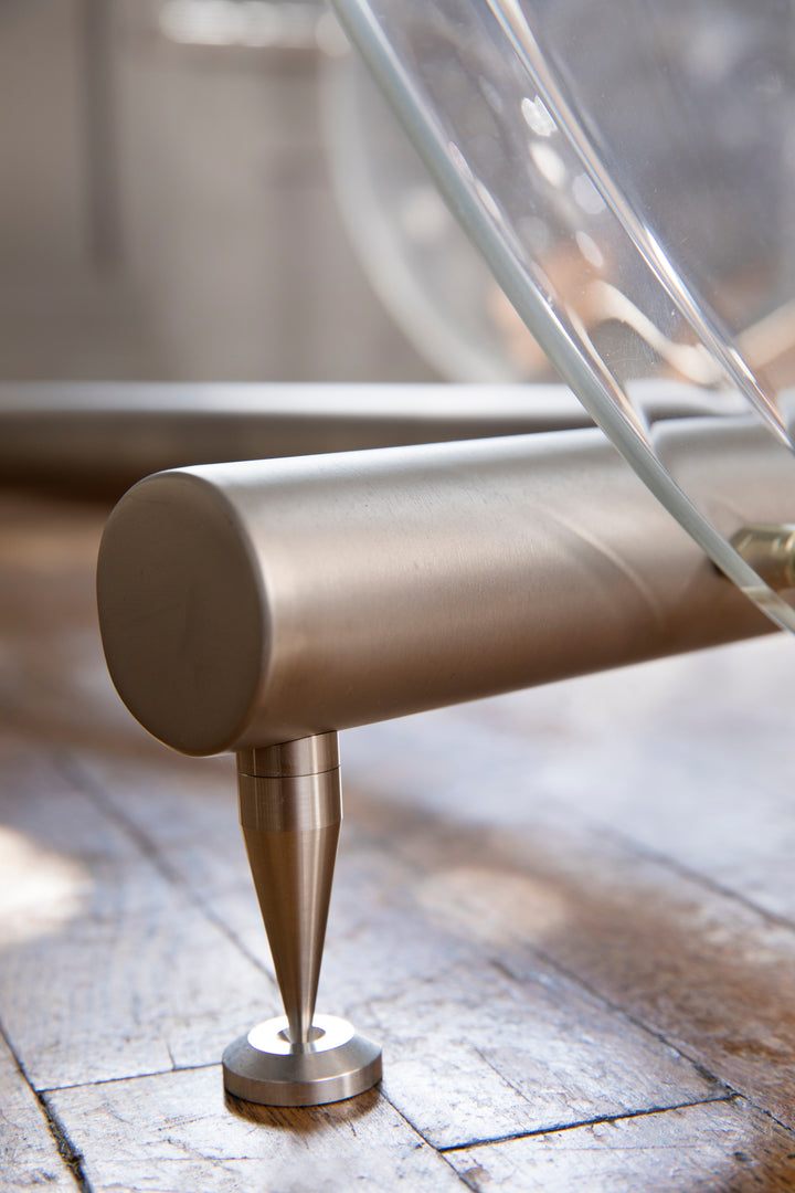 Jetstream Loudspeaker System by Ferguson Hill Studios — a hand-built British hi-fi masterpiece combining sculptural acrylic horn speakers, spherical bass units, and a precision amplifier. Transparent, powerful, and acoustically pure in both form and performance.