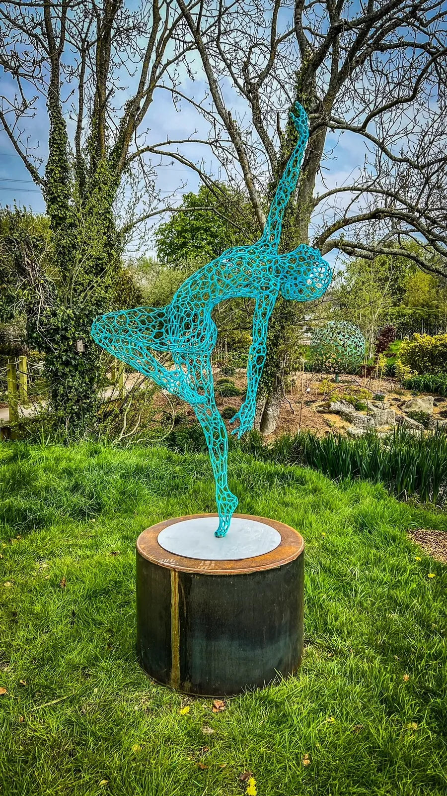 ‘Parallel Passé’ by Simon Gudgeon, a limited-edition figurative bronze sculpture inspired by Prima Ballerina Ksenia Ovsyanick. The life-size female dancer is captured en pointe in an elegant, dynamic ballet pose, formed through an intricate open Voronoi lattice that allows light and the surrounding environment to pass through and transform the sculpture.